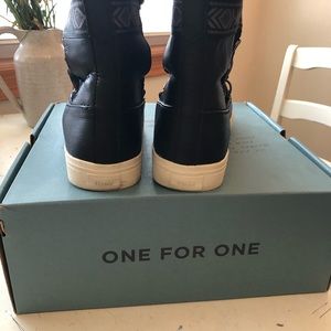 TOMS Alpine Boots Women’s 9